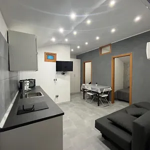 Carlotta Apartament Neapol