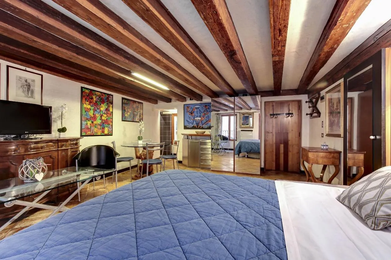Canal View Suite In Rialto By Wonderful Italy Venice Apartment